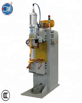 Un bon prix. Soudeur à commande au pied portatif de la tache 6000N, soudeur automatique de tache du corps 200KVA en ligne