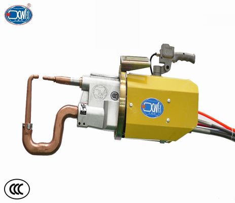 Un bon prix. Plat pneumatique de For Carbon Steel de soudeuse de tache de la résistance 65KVA de refroidissement par l'eau en ligne