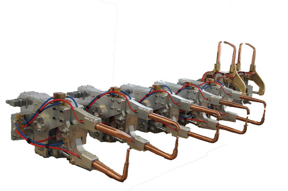 Un bon prix. Arme à feu servo électromagnétique de soudage par points du blindage 500V 200KVA tenue dans la main en ligne