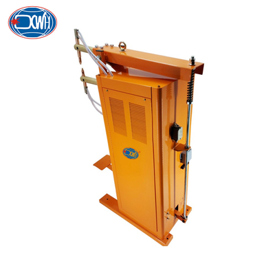 Un bon prix. Soudeuse à commande au pied de tache de machine de soudure de la pédale Dn16 en ligne