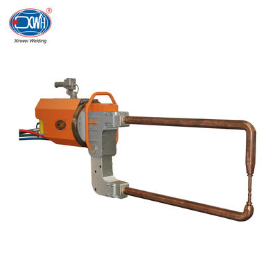 Un bon prix. machine de soudage par points du pistolet 380V, soudeuse de tache de tôle 45KVA en ligne