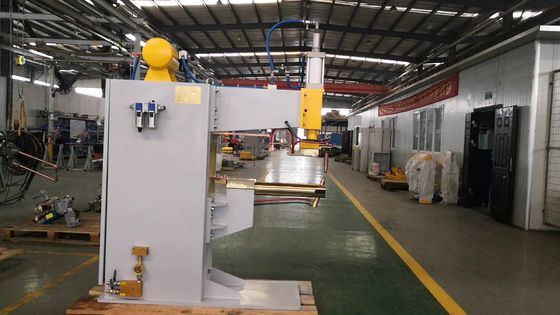 Un bon prix. Le Tableau de machine de soudage par points de commande numérique par ordinateur de tôle de 50HZ 3.5KN a fonctionné en ligne