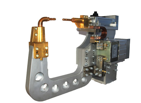 Un bon prix. Machine de soudage par points de pistolet de C, arme à feu servo de soudage par points 4KN en ligne