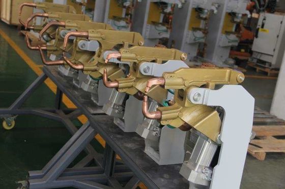 Un bon prix. Type portatif fréquence intermédiaire de 100KVA X d'arme à feu robotique de soudage par points en ligne